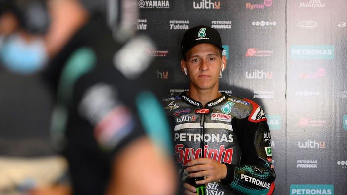 Quartararo JEREZ DE LA FRONTERA, SPAIN - JULY 24: Fabio Quartararo of France and Petronas Yamaha SRT looks on in box during the MotoGP of Andalucia - Free Practice at Circuito de Jerez on July 24, 2020 in Jerez de la Frontera, Spain. (Photo by Mirco Lazzari gp/Getty Images)