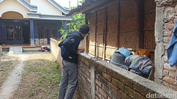 rumah tertutup tembok