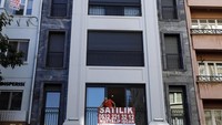 Awalnya warga khawatir banyak properti mereka tak laku. Namun penurunan suku bunga sejumlah bank negara ternyata memberi sentimen positif pada penjualan rumah.