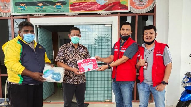 Telkomsel berkolaborasi dengan dua startup jebolan The NextDev, yakni Jahitin dan Kostoom, untuk menyediakan Alat Pelindung Diri (APD) untuk petugas medis dan masker kain bagi masyarakat.