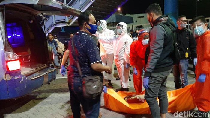 Dua orang ditemukan tewas tanpa busana di Pelabuhan Merak