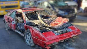 Wujud Ferrari Mondial yang Hilang 30 Tahun dan Ditemukan di Dasar Sungai