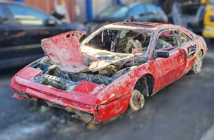 Ferrari ini ditemukan di dasar sungai setelah hilang selama 30 tahun