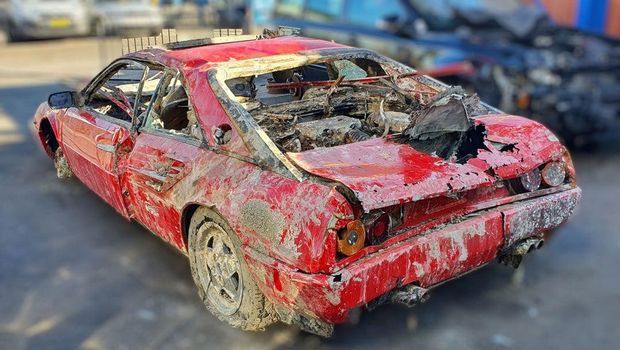 Ferrari ini ditemukan di dasar sungai setelah hilang selama 30 tahun