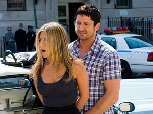 Sinopsis Film The Bounty Hunter, Kisah Mantan Suami Istri dalam Bahaya