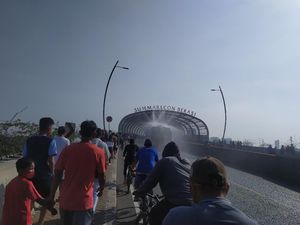 Flyover Summarecon Kota Bekasi Disemprot Disinfektan Usai CFD