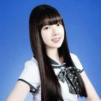 Netizen takjub dengan foto tahunan sekolah Yerin dari GFRIEND. Di usia remaja wajahnya terlihat cantik. Yerin merupakan lulusan Hanlim Mulit Art School. Foto: Koreaboo/istimewa