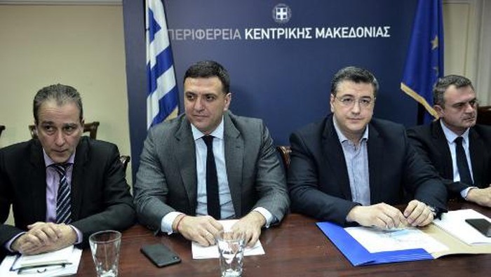 Greek Health Minister Vassilis Kikilias (2ndL), Governor of Central Macedonia region Apostolos Tzitzikostas (2ndR)  attends during a meeting in Thessaloniki, in the region of Central Macedonia,  on February 26, 2020. - Greece on Februray 26, 2020, reported its first coronavirus case, a woman who had recently travelled to northern Italy. (Photo by Sakis MITROLIDIS / AFP)