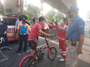Tak Pakai Masker, 3 Pengunjung CFD JLNT Antasari Disanksi Bersihkan Jalan