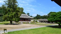 Oleh sebab itu, Kaesong juga menyimpan peninggalan Istana Manwoldae yang bersejarah. Tercatat, ada sekitar 12 peninggalan bersejarah di kota tersebut yang masuk ke Situs Budaya UNESCO tahun 2013 silam (North Korea Travel)