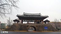 Hanya di kalangan traveler, mungkin belum banyak yang tahu perihal kota Kaesong. Selain lokasinya yang berada di antara perbatasan kedua negara, dahulu Kaesong juga sempat menjadi Ibu Kota Korea Utara saat Kerajaan Taebong dan Dinaty Goryeo (North Korea Travel)