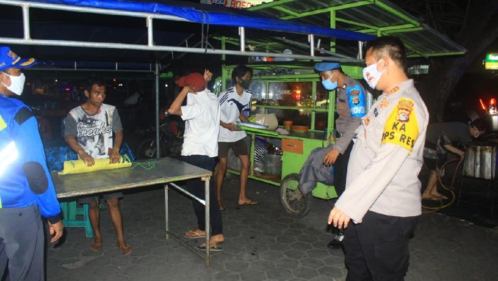 Kapolresta Mataram Kombes Guntur turun ke masyarakat untuk memastikan protokol kesehatan terlaksana