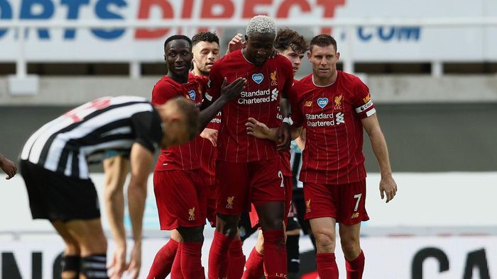 Liverpool NEWCASTLE UPON TYNE, ENGLAND - JULY 26: Divock Origi of Liverpool celebrates with teammates after scoring his teams second goal during the Premier League match between Newcastle United and Liverpool FC at St. James Park on July 26, 2020 in Newcastle upon Tyne, England. Football Stadiums around Europe remain empty due to the Coronavirus Pandemic as Government social distancing laws prohibit fans inside venues resulting in all fixtures being played behind closed doors. (Photo by Jan Kruger/Getty Images )