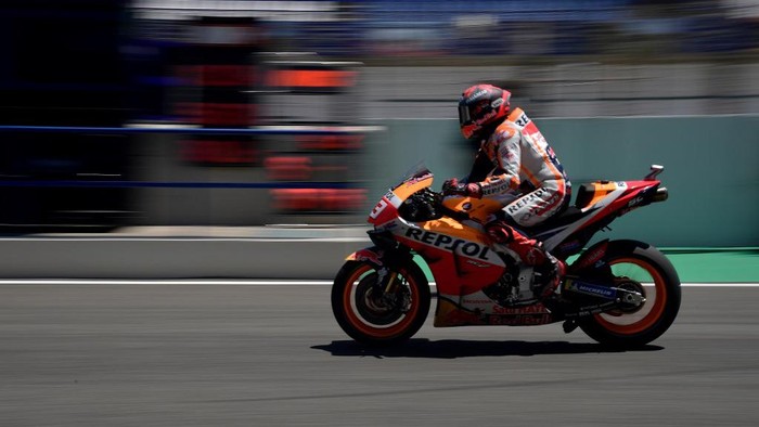 Repsol Honda Teams Spanish rider Marc Marquez takes part in the fourth MotoGP free practice session of the Andalucia Grand Prix at the Jerez race track in Jerez de la Frontera on July 25, 2020. (Photo by JAVIER SORIANO / AFP)