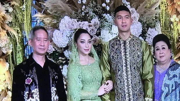 Nikita Willy dan Indra Priawan gelar lamaran