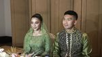 Senyuman Nikita Willy dan Indra Priawan Usai Lamaran
