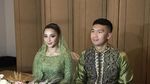 Senyuman Nikita Willy dan Indra Priawan Usai Lamaran