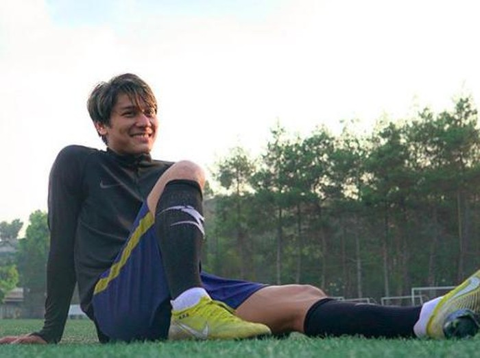 senyuman rizky billar