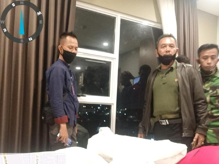 Satpol PP DKI datangi hotel tempat mesum dengan gorden terbuka di Kembangan Jakarta Barat.