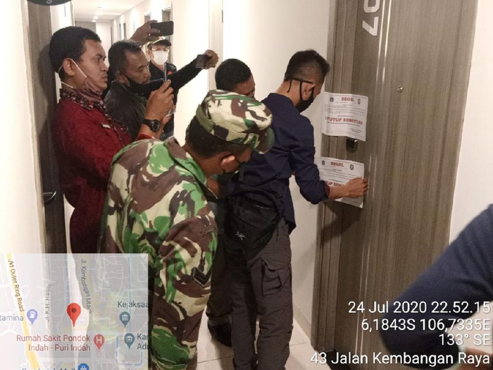Satpol PP DKI datangi hotel tempat mesum dengan gorden terbuka di Kembangan Jakarta Barat.