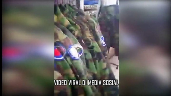 Tangkapan layar viral tentara China ngelandry di Kelapa Gading Tangkapan layar viral tentara China ngelandry di Kelapa Gading