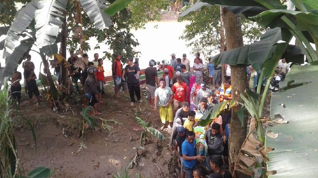 Jasad Lakkase (79) ditemukan hanyut di Sungai Tokkade, Minggu (26/7/2020).