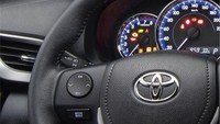 1.500 cc. Vios 1.5G hadir dengan spion yang bisa dilipat secara elektrik, mode berkendara Eco dan Sport, lampu LED dan DRL, engine start/stop button, 7 airbag, dan paddle shifter. Foto: Toyota Filipina