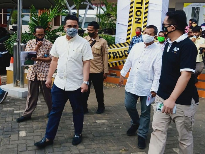 Wagub DKI Jakarta, Ahmad Riza Patria berkunjung ke PT Jakarta Industrial Estate Pulogadung (JIEP). Ahmad Riza memantau pengembangan kawasan Industri Pulogadung.
