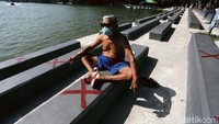 Selain berfungsi sebagai area tangkapan air atau pengendali banjir, naturalisasi waduk bertujuan untuk mendekatkan masyarakat terhadap waduk sebagai salah satu ruang publik.