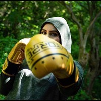 Wanita berusia 40 tahun itu mengaku karena dia tidak ingin melepaskan hijabnya saat berolahraga, tak jarang orang kemudian memberikan komentar negatif kepadanya. Tapi berkat banyaknya komentar positif yang juga datang padanya, itu membantu Zahra untuk mengabaikan komentar kebencian yang ditujukan kepada dirinya. Foto: Instagram @coachzahra_