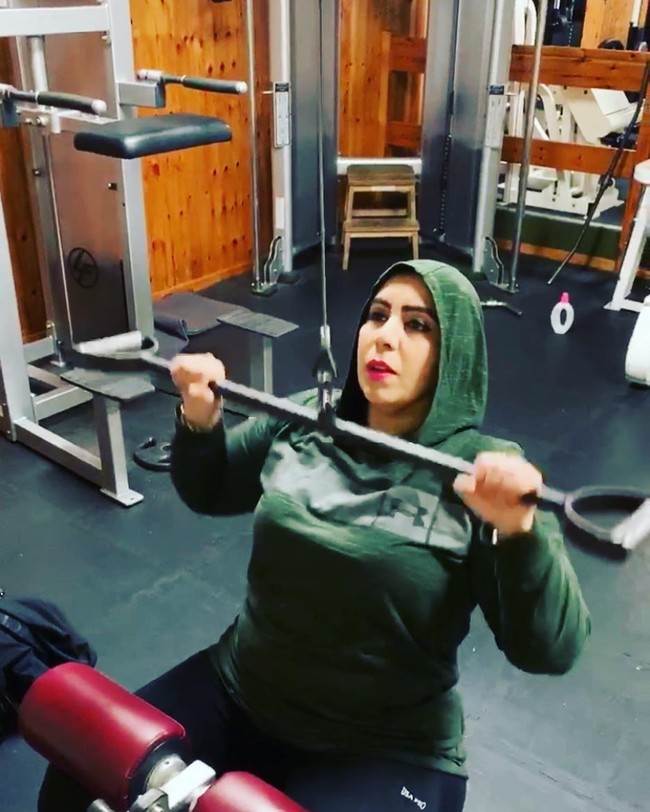 Awalnya Zahra mengaku bahwa komentar tersebut sempat membuatnya jadi meragukan dirinya sendiri, apakah dia harus terus melakukan semuanya, dan apakah yang dilakukannya itu benar atau salah. Hal itu sangat berdampak pada kondisi emosional Zahra sehingga membuat keluarganya berpikir bahwa Zahra menempatkan dirinya pada sesuatu yang berisiko dan tidak sebanding dengan ketenangan pikirannya. Foto: Instagram @coachzahra_