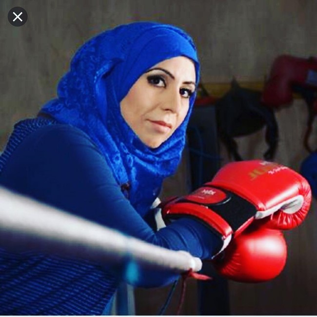 Menurut Zahra, di tempatnya tinggal masih banyak orang yang menganggap olahraga tinju adalah olahraga pria dan olahraga yang kasar. Banyak orang yang bertanya kepada Zahra,Mengapa kamu menyukai tinju, kamu orang baik?. Foto: Instagram @coachzahra_