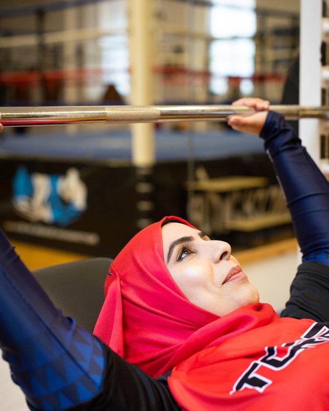 Zahra mengaku ingin mengadakan kelas tinju untuk wanita karena menurutnya jika olahraga tersebut dapat membantunya, maka para wanita lain juga dapat terbantu untuk meningkatkan kepercayaan diri dan kesehatan mental mereka. Foto: Instagram @coachzahra_