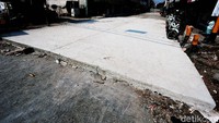 Jalan yang sebelumnya diaspal akan diganti dengan menggunakan beton.