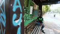 Kondisi halte bus di Kota Bekasi ini banyak yang memperihatinkan.