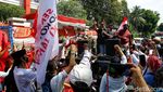 Aksi Tabur Bunga Warnai Peringatan Kudatuli di Kantor PDIP