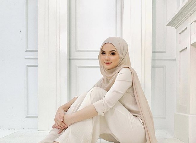 MStar menyebut Alya Iman sebagai artis pendatang baru di Negeri Jiran. Usianya baru 19 tahun. Salah satu sinetron yang dibintanginya berjudul Bukan Kahwin Paksa.Foto: Instagram @alyimn