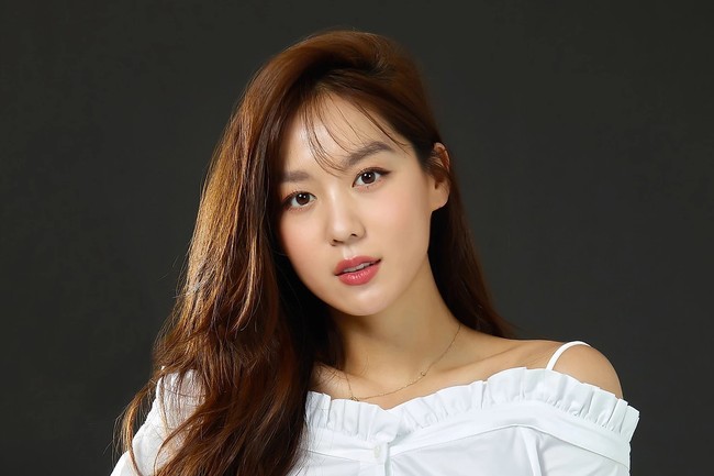 Kim Hee Jung debut sebagai aktris cilik pada awal 2000-an dan cukup aktif hingga 2007. Namun setelah itu dia menghilang bak ditelan bumi. Foto: Instagram, istimewa