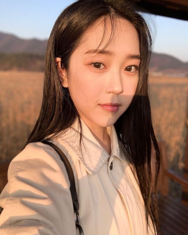 Setelah debut Cha Yoon Ji sempat tampil di acara kompetisi The Unit tapi berhenti di tengah jalan karena masalah kesehatan. Sejak itu tidak tidak pernah muncul di TV dan keberadaannya hanya diketahui dari Instagram. Foto: Instagram, istimewa