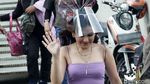 Hareudang! Ayu Ting Ting Pamer Bahu Seksi