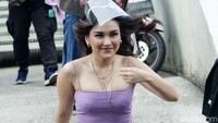 Ayu Ting Ting saat ditemui di kawasan Trans TV, Kapten Tendean, Jakarta Selatan pada Senin (27/7). Pool/Palevi S/detikFoto.