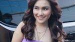 Hareudang! Ayu Ting Ting Pamer Bahu Seksi