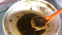  Bakso comberan sudah dibuat Pakde Bewok sejak 1994. Saat itu ia ingin membuat bakso yang berbeda dari kebanyakan bakso lainnya. Sambalnya juga samba ijo!