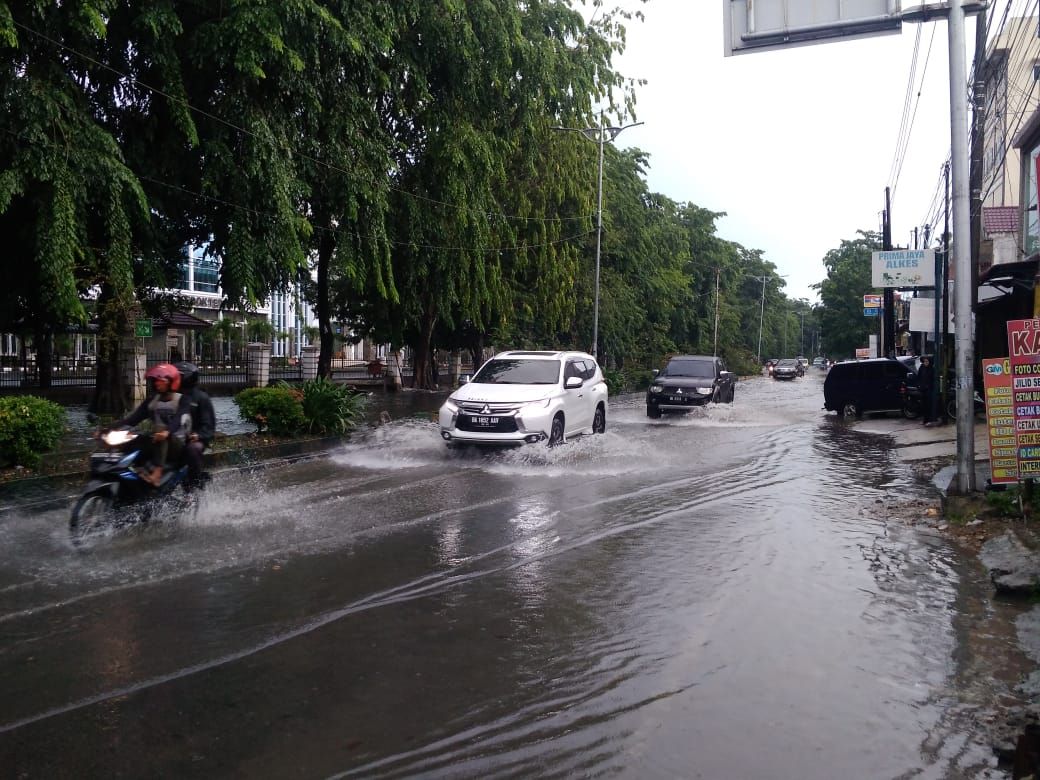 Banjir di Jalan Dr Mansyur (Datuk Haris Molana-detikcom)