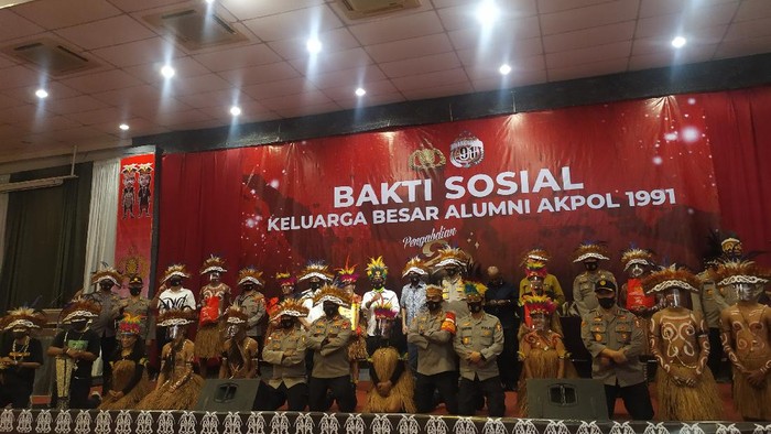 Batalyon Bhara Daksa atau alumni Akademi Polisi Tahun 1991 merayakan 29 tahun masa bakti dengan menggelar baksos