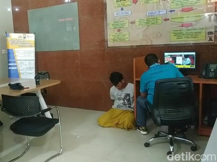 Seorang ibu rumah tangga di Kota Pasuruan menjadi korban begal payudara. Begal bersarung itu beraksi sendirian dengan motor.