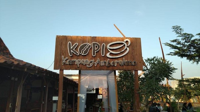Bersantai di Kokambar Kopi Kampung Ambarukmo