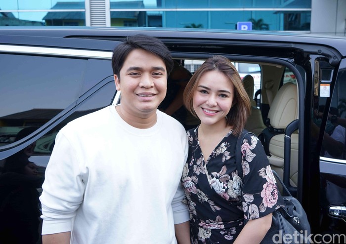 Billy Syahputra dan Amanda Manopo Billy Syahputra dan Amanda Manopo saat ditemui di kawasan Trans TV.