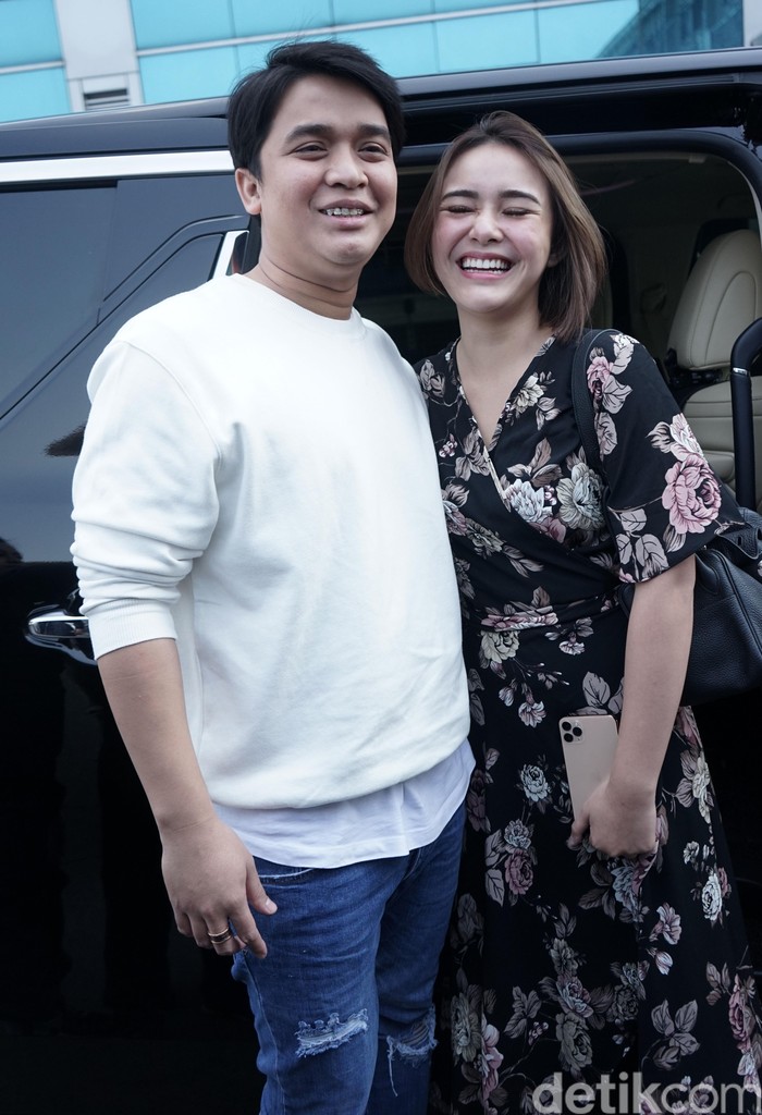 Billy Syahputra dan Amanda Manopo Billy Syahputra dan Amanda Manopo saat ditemui di kawasan Trans TV.