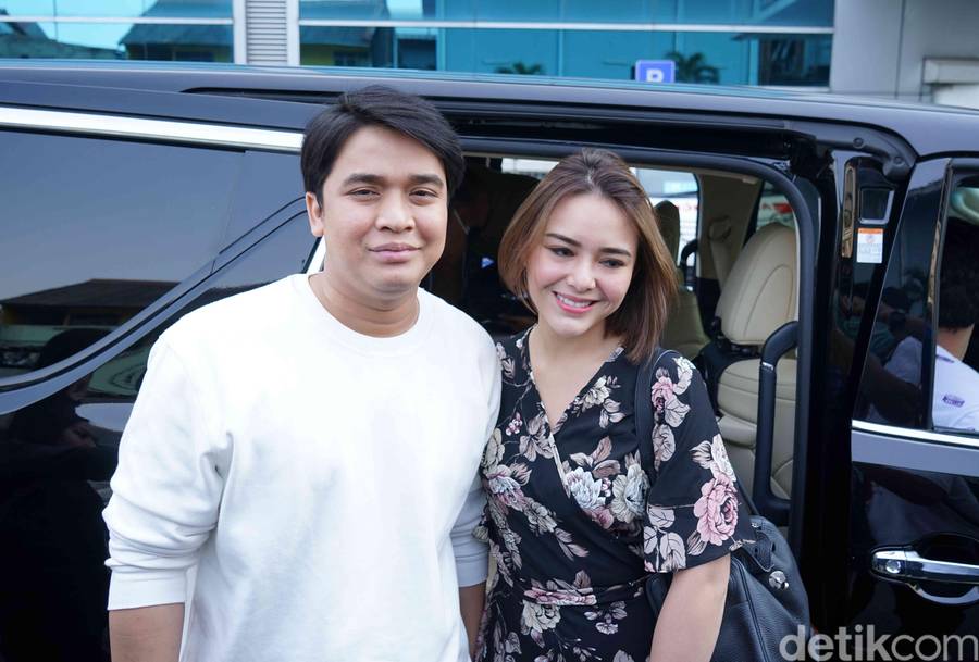 Beda 9 Tahun! Billy Syahputra dan Amanda Manopo Makin ...